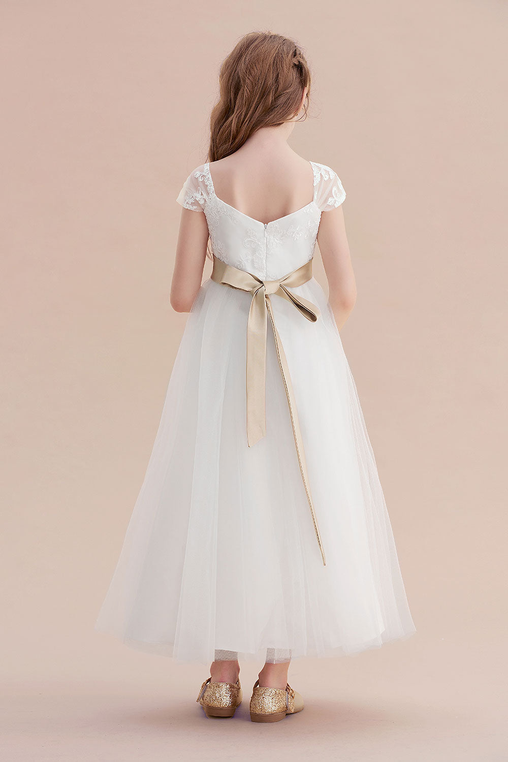Robe de demoiselle d'honneur en tulle, coupe trapèze, manches courtes et décolleté cœur, disponible en ligne