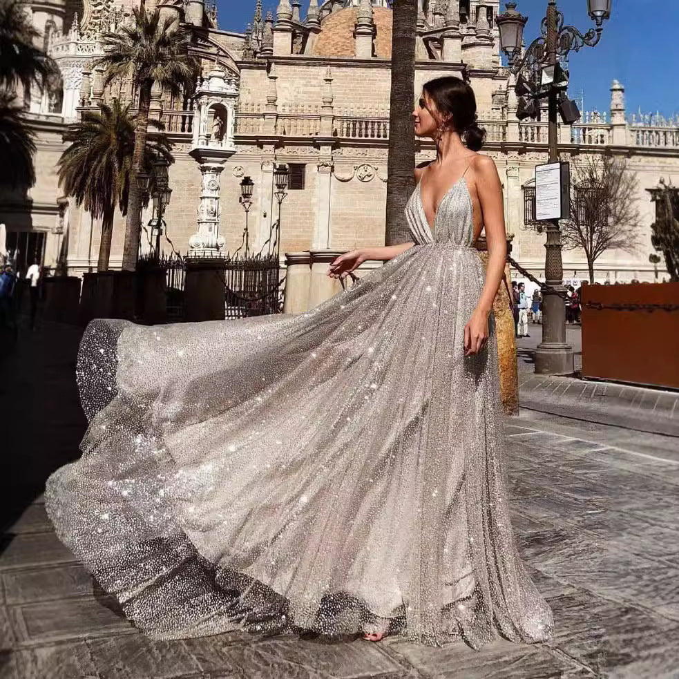 Vestido largo de fiesta con escote en V y tirantes 