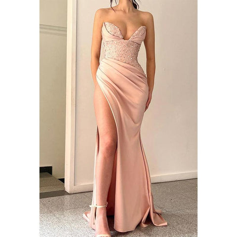 Robe de bal longue plissée en satin à col en V et fente haute