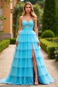 Vestido largo de fiesta azul de corte A con tirantes finos, falda escalonada y abertura