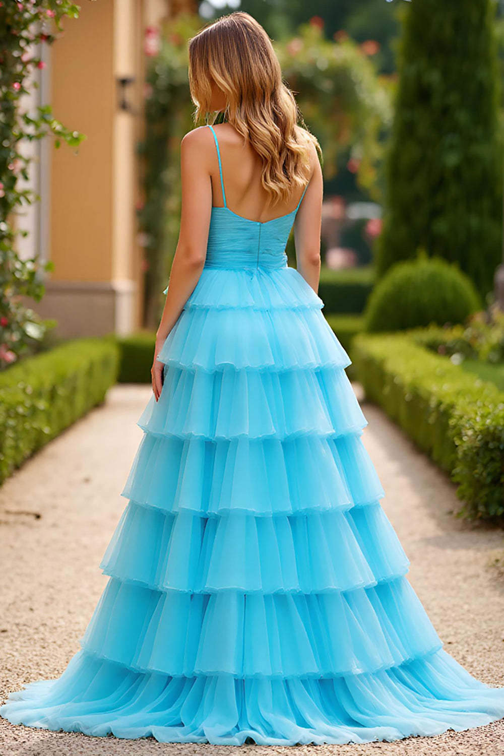 Vestido largo de fiesta azul de corte A con tirantes finos, falda escalonada y abertura