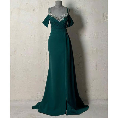 Robe de soirée formelle à plis perlés, à bretelles dénudées et fourreau/colonne 