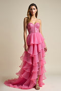 Robe de bal longue corail à décolleté en A et volants