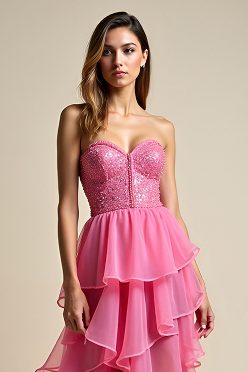 Robe de bal longue corail à décolleté en A et volants