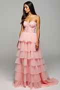 Robe de bal longue à décolleté cœur brodée rose poudré et fente