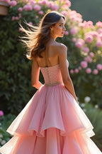 Vestido largo de fiesta rosa de corte línea A con volantes