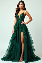 Vestido largo de fiesta verde oscuro con volantes y corte en A con abertura