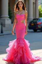 Robe de bal longue fourreau fuchsia sans bretelles à volants