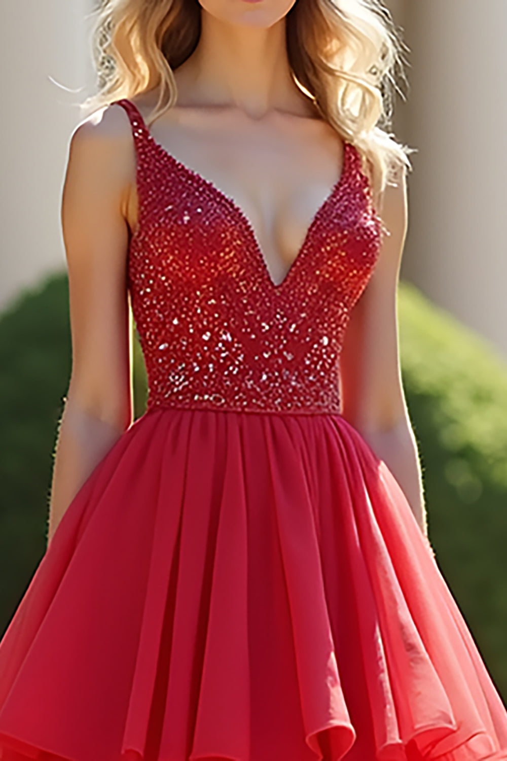 Vestido largo de fiesta rojo de corte A con volantes y pedrería