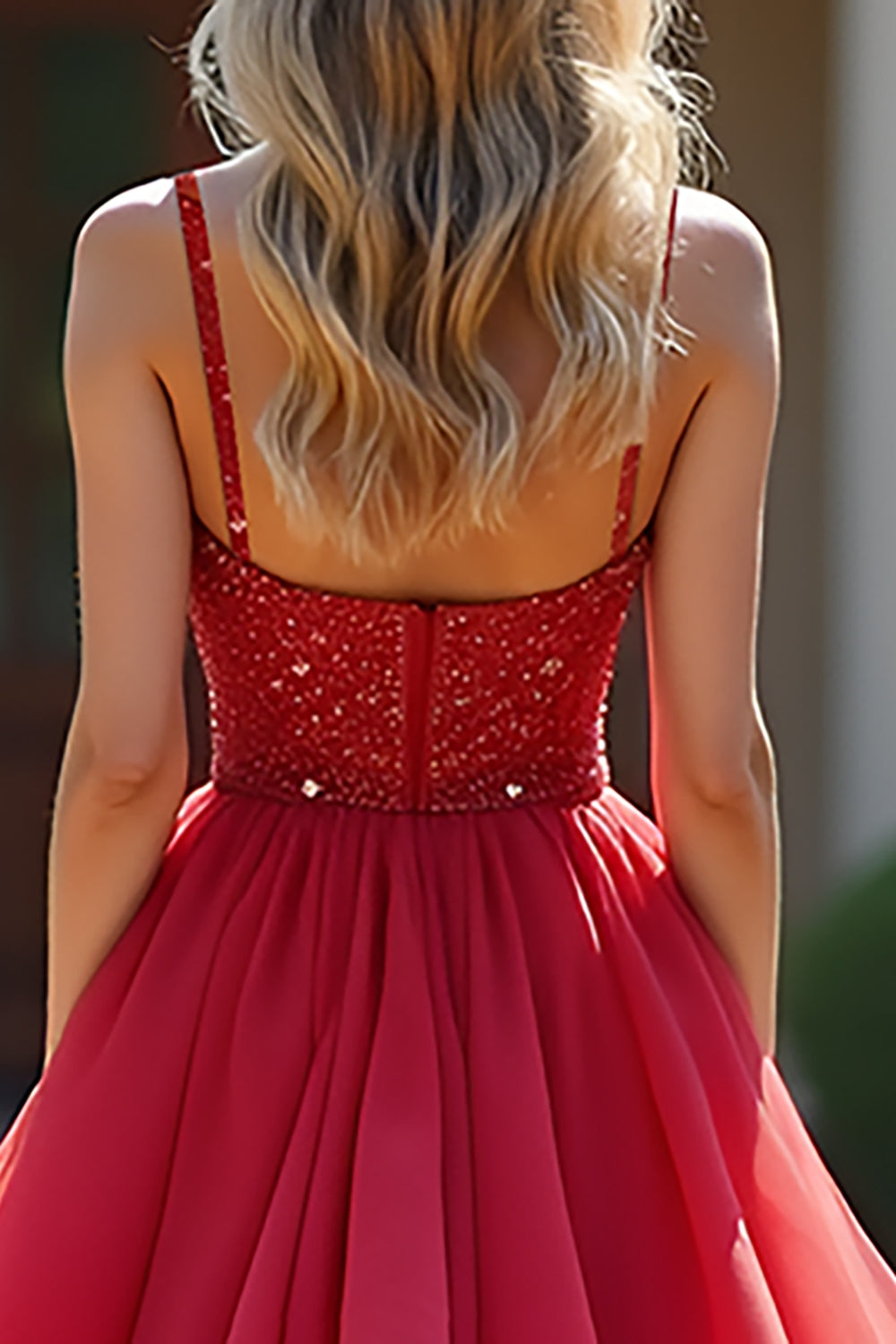 Vestido largo de fiesta rojo de corte A con volantes y pedrería