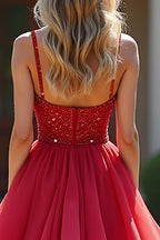 Vestido largo de fiesta rojo de corte A con volantes y pedrería