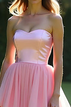 Robe de bal longue rose bustier à volants et coupe trapèze
