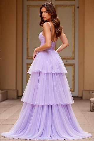 Robe de bal longue lilas en tulle à volants, coupe trapèze, avec fente.