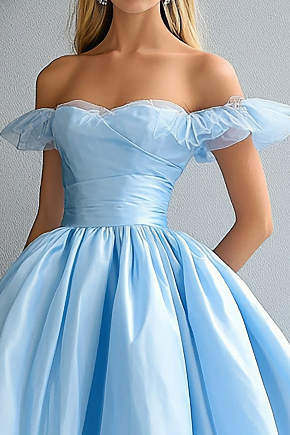 Robe de bal longue bleu ciel à épaules dénudées, décolleté cœur