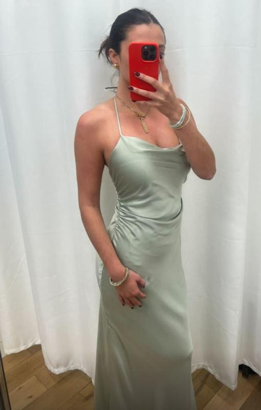 Vestido de noche largo de satén verde salvia con cuello halter Y8457