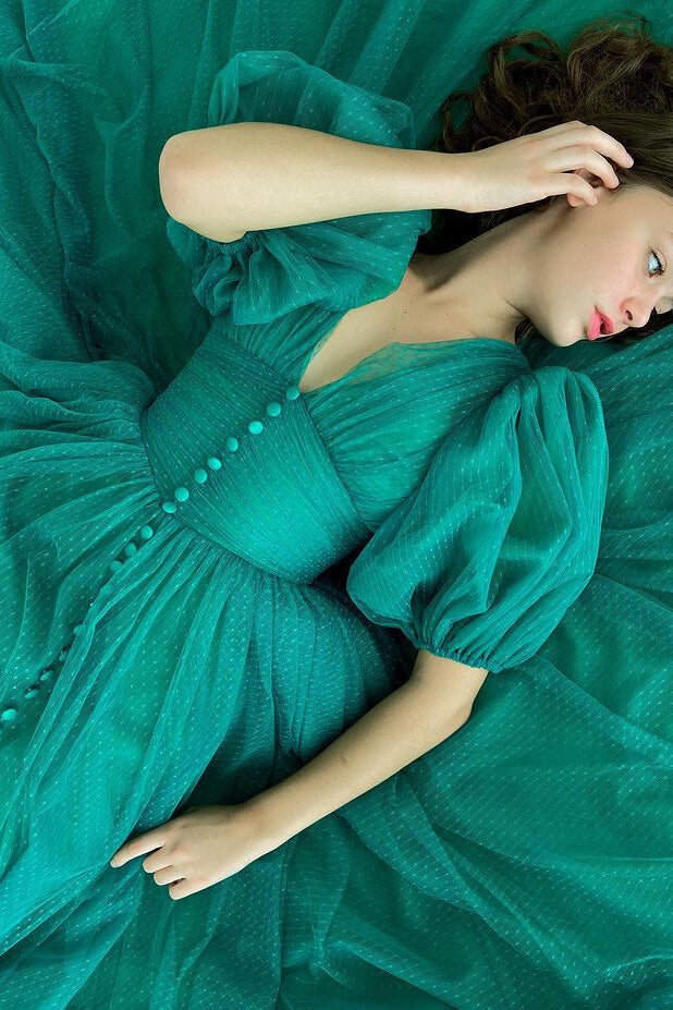 Elegant Dark Green A-Line Tulle Evening Dress with V-Neck and Short Sleeves