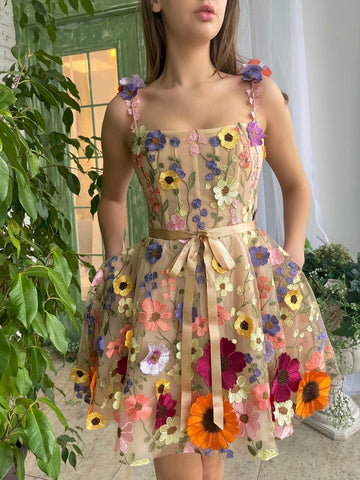 Robe de bal courte à fleurs en forme de A avec fleurs 3D