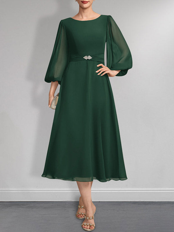 Vestido de chifón de corte A, largo té, para la madre de la novia, con escote redondo y broche de cristal plisado