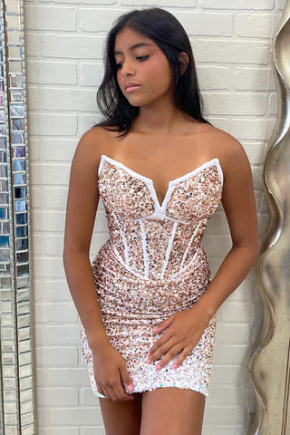 Robe courte moulante rose à sequins et décolleté cœur pour le bal de promo