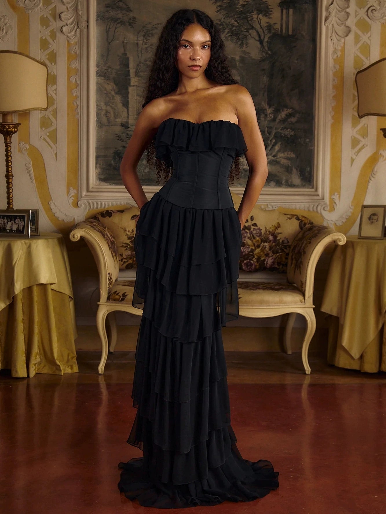 Vestido de noche vintage negro sin tirantes con volantes – Vestido de noche transparente con cintura ceñida para gala y pasarela 