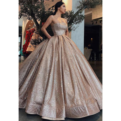 Robe de bal sans bretelles en tulle doré scintillant 