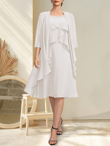 Vestido de gasa corte A con escote redondo y largo hasta la rodilla para la madre de la novia, con pedrería.