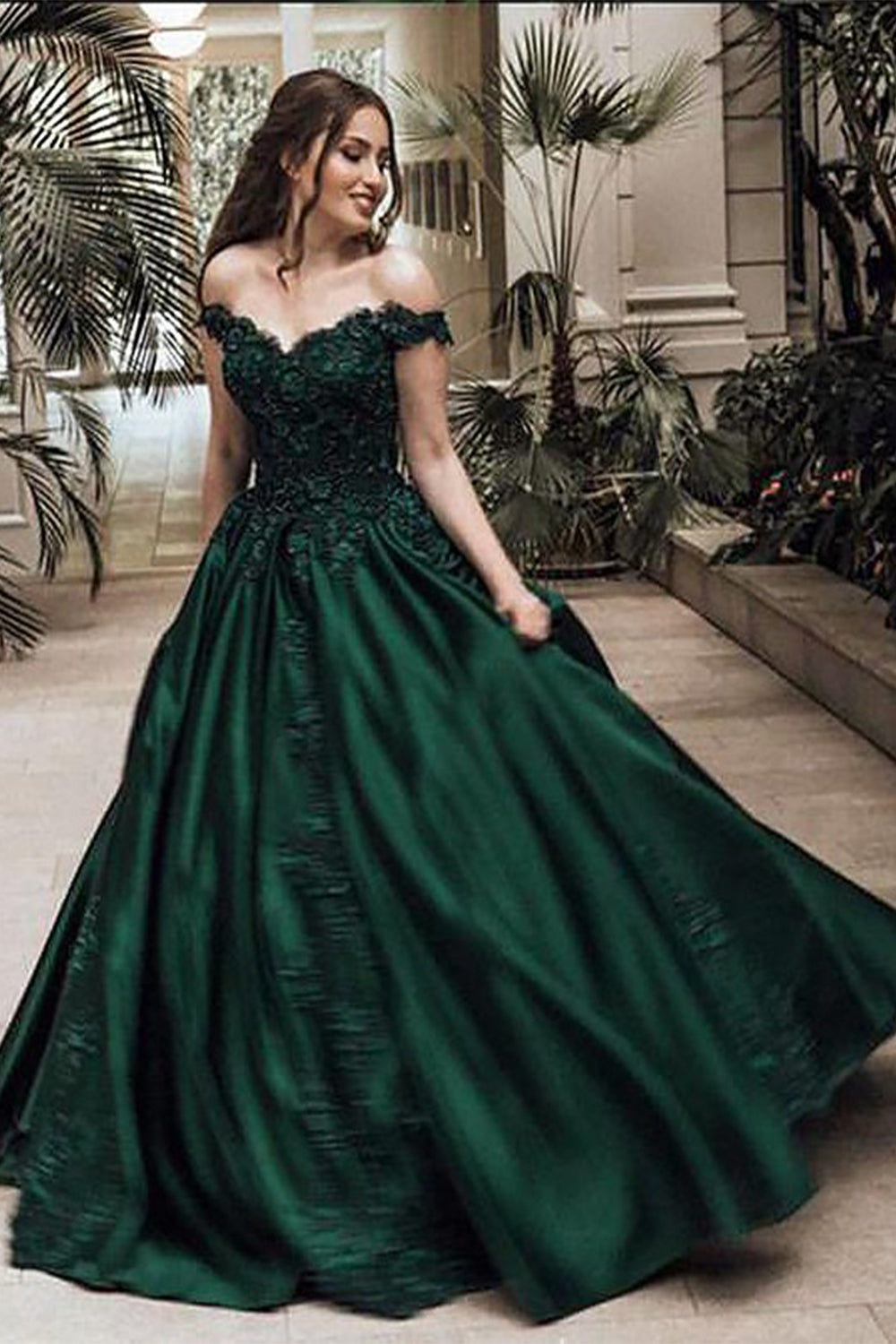 Robe de bal épaules dénudées en dentelle