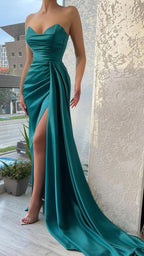 Vestido largo de noche verde sin tirantes de satén Y126