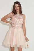 Vestido de fiesta color champán con escote halter y bordado