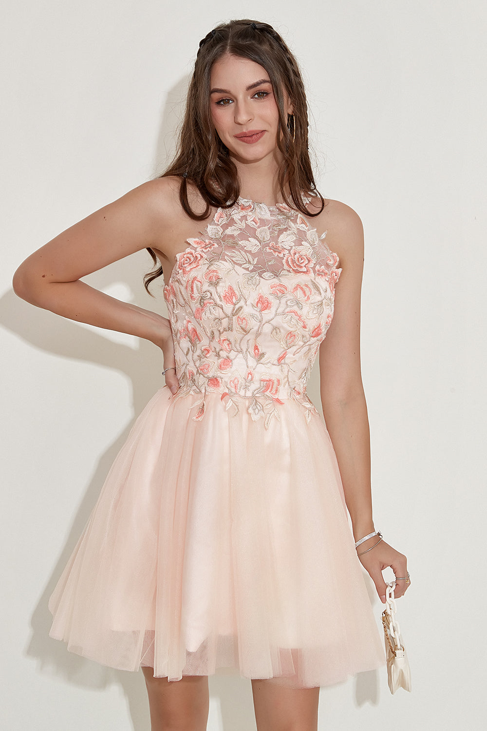 Robe de bal champagne dos nu brodée