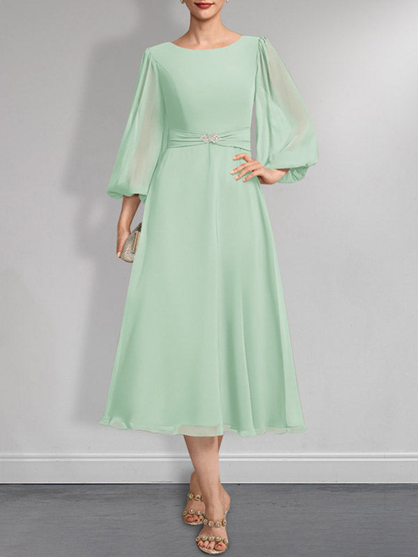 Vestido de chifón de corte A, largo té, para la madre de la novia, con escote redondo y broche de cristal plisado
