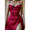 Robe de bal simple et classique à bretelles et col en V avec fente latérale