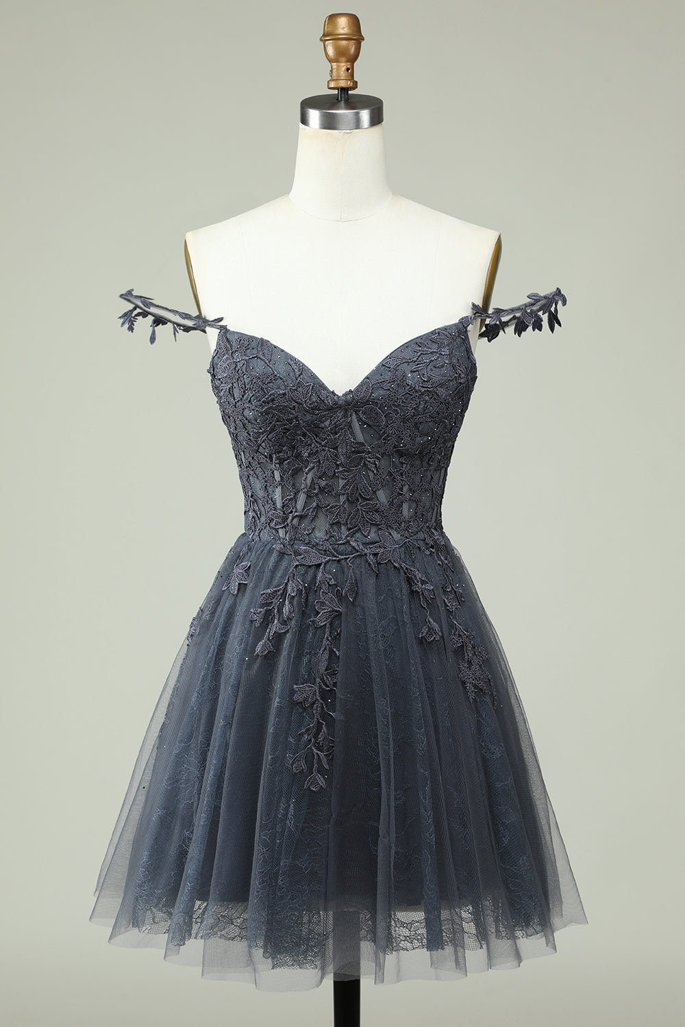 Robe de cocktail courte dos nu avec appliques