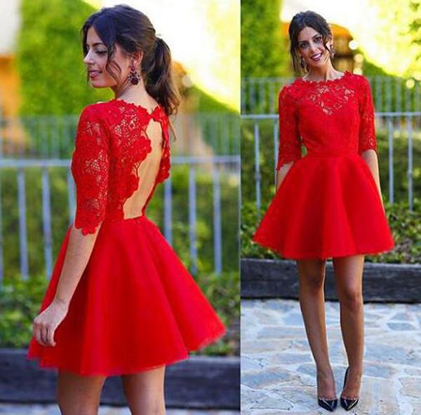 Robe de bal courte trapèze à manches courtes et dos nu en dentelle 