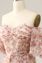 Magnifique robe de bal bustier rose à imprimé floral, coupe trapèze, épaules dénudées et traîne.