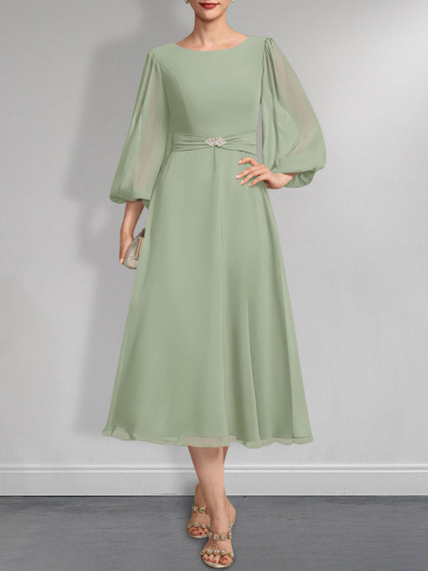 Vestido de chifón de corte A, largo té, para la madre de la novia, con escote redondo y broche de cristal plisado