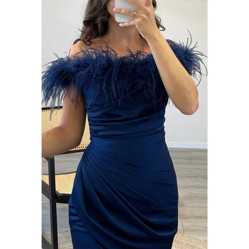 Vestido de noche largo de fiesta con escote en forma de tubo y plumas, hombros descubiertos 