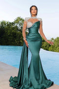 Robe de soirée verte à manches longues, style sirène, ornée de cristaux et de volants.