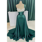 Robe de soirée en satin à épaules dénudées et perles avec traîne amovible 