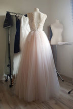Robe de bal longue à col illusion de perles