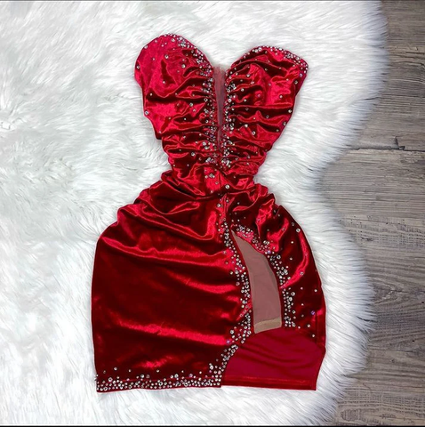 Robe courte sexy en velours bordeaux ornée de perles, idéale pour un anniversaire ou un bal de promo (Y7703)