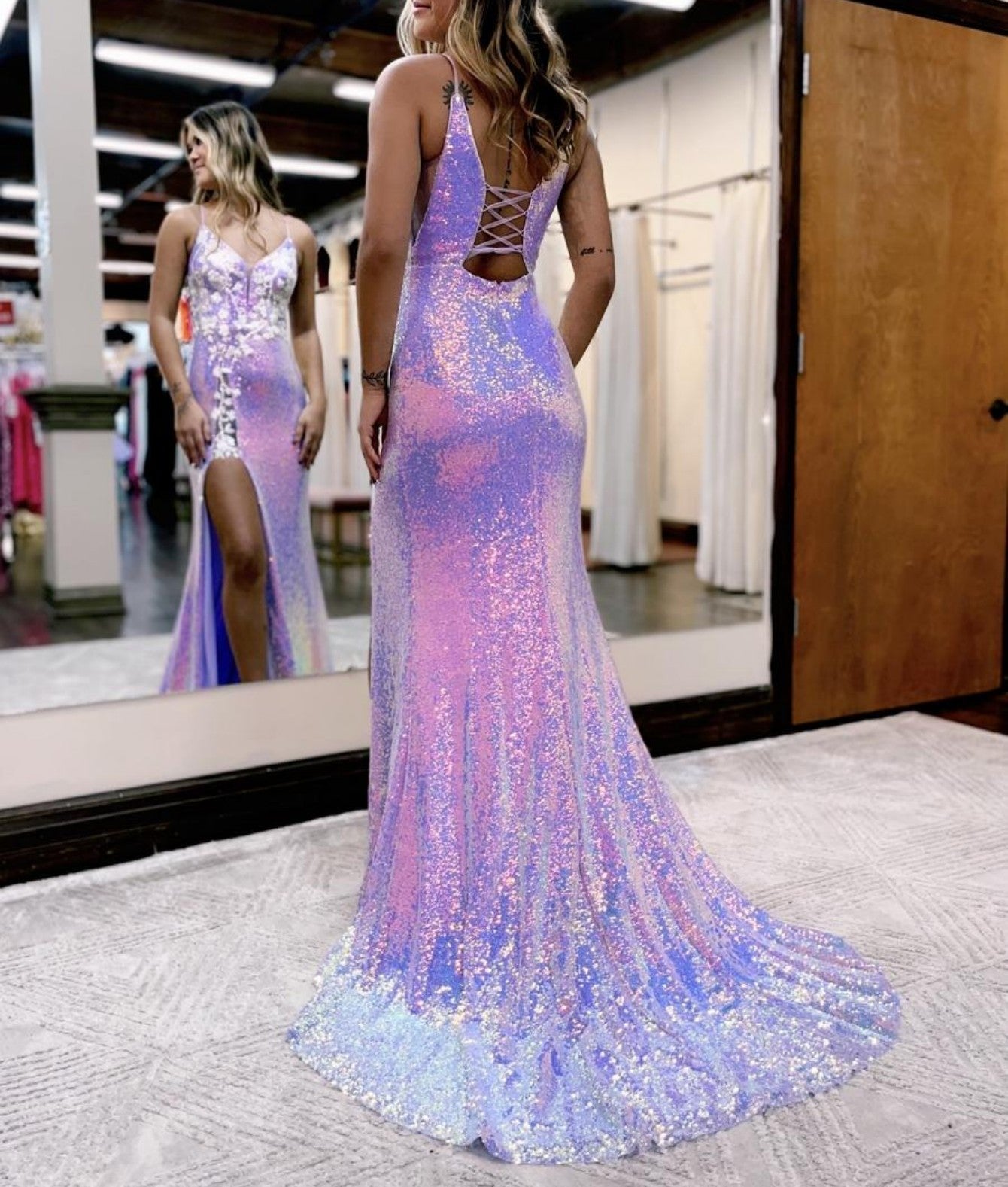 Robe de bal longue sirène à paillettes lavande et fleurs avec fente
