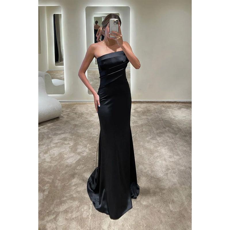 Vestido de noche formal largo de satén plisado sin tirantes y corte tubo/columna 