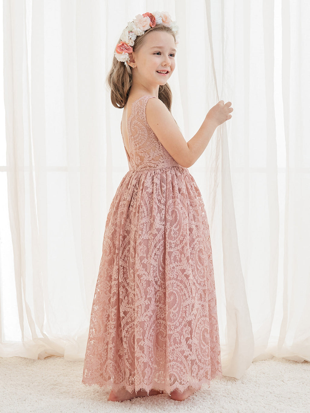 Vestido boho de niña de las flores color marfil, corte en A, de encaje y largo hasta el tobillo 