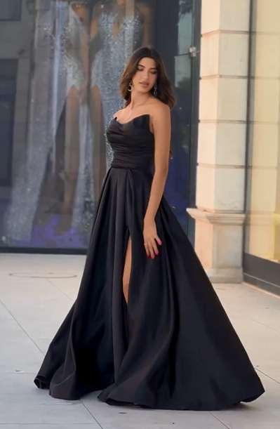 Robe de bal noire longue élégante, coupe trapèze, sans manches et bustier, avec fente.