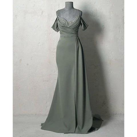 Robe de soirée formelle à plis perlés, à bretelles dénudées et fourreau/colonne 