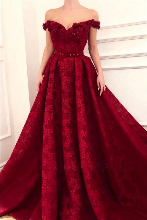 Vestidos de princesa color burdeos con encaje y hombros descubiertos para baile de graduación.