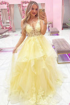 Vestido largo de fiesta amarillo de corte A con escote en V profundo y apliques