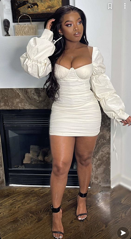 Vestido sexy de falda lápiz con cuello cuadrado y volantes, ideal para cumpleaños o para una fiesta de bienvenida. Vestido blanco Y1902