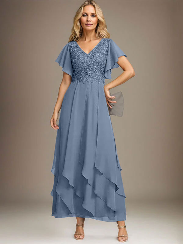Vestido de novia de corte línea A, escote en V, largo hasta el tobillo, de gasa de encaje con volantes en cascada. 
